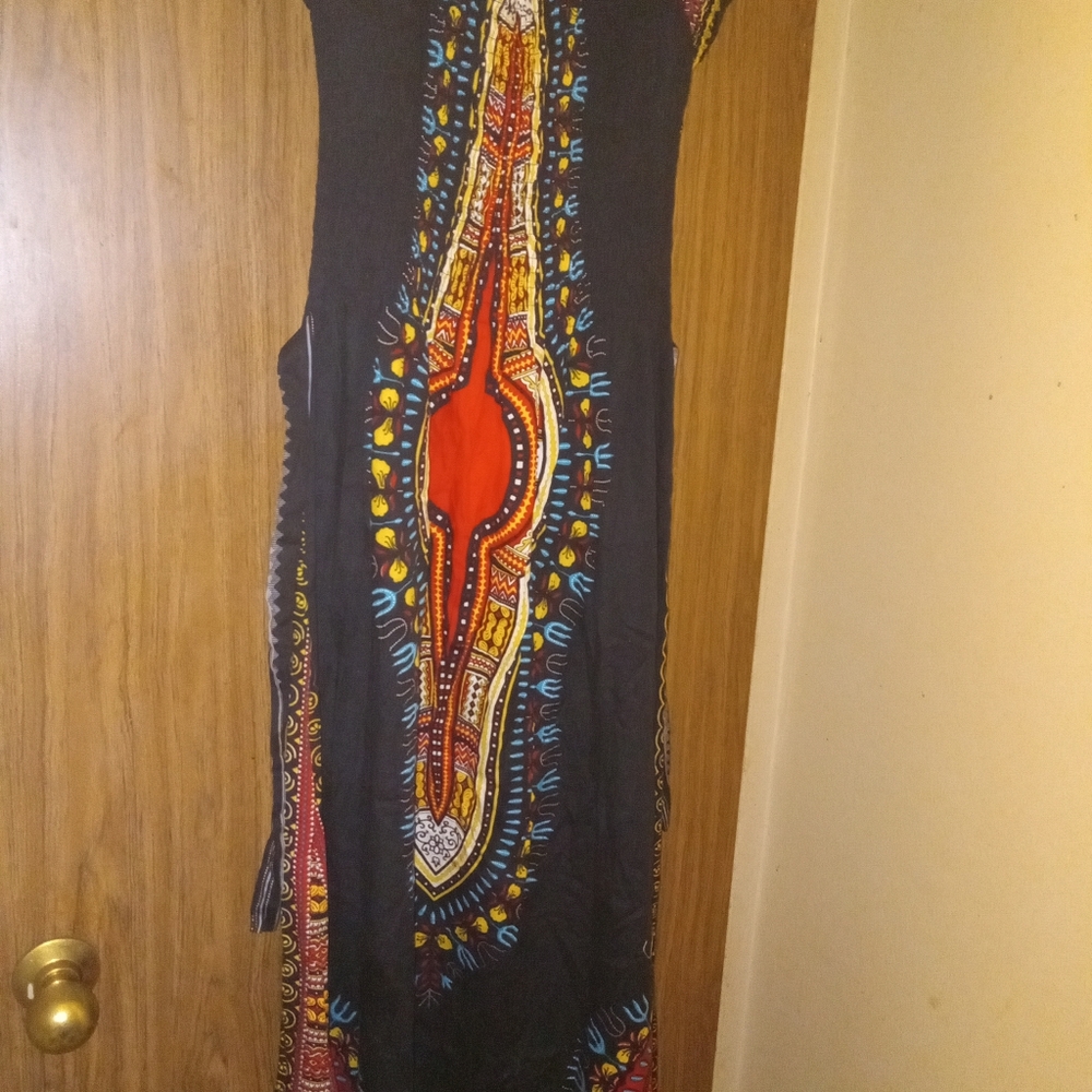 TRIbAL PRINTED DRESS.. - Picture 6 of 9